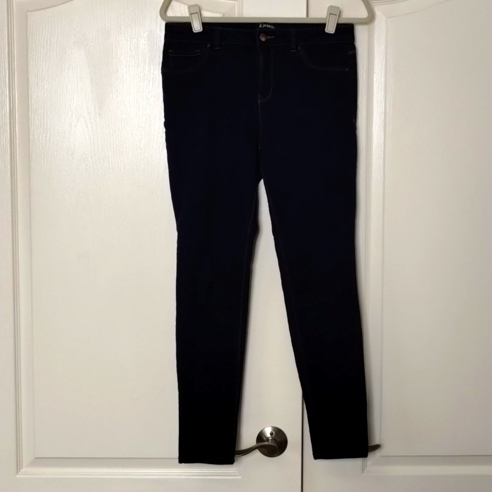 D. Jeans women's size 8 dark wash jegging jeans stretch skinny mid rise